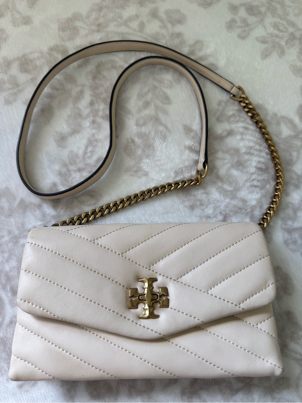 TORY BURCH Kira Chevron Quilted Leather Chain Strap Crossbody Bag in Ivory